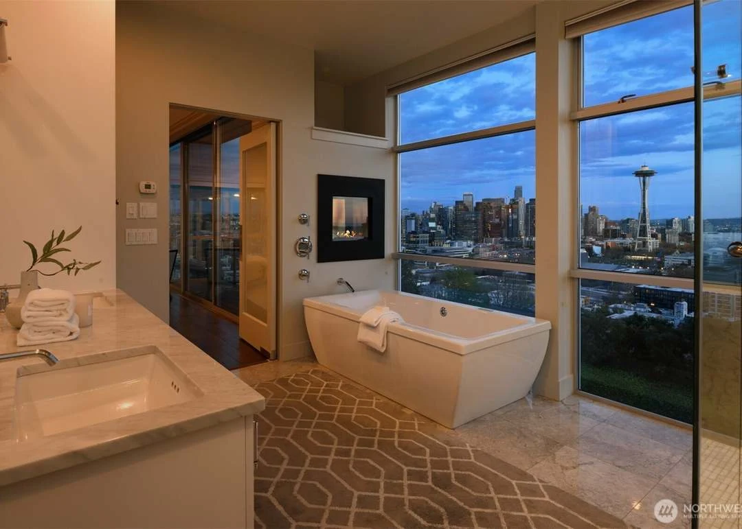 Residence photograph 27