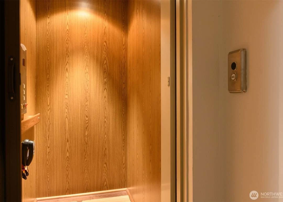 Residence photograph 33